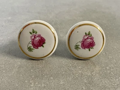 Lote de 2 botões de gaveta floral de porcelana vintage rosa rosas conjunto com acabamento dourado - Imagem 1 de 2