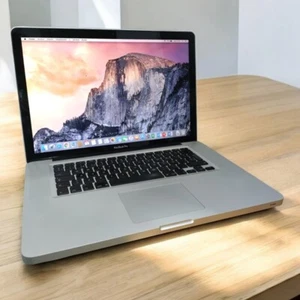 Ordenador portatil MacBook Pro A1286 2010 15,4" Intel Core i7 8GB RAM 240GB SSD - Foto 1 di 2