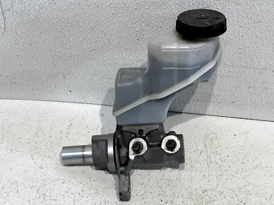 Nissan Altima 2011 sedán cilindro maestro de freno y depósito Foto 1 de 4