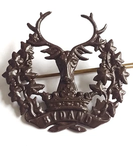 WW1 Gordon Highlanders Scottish Cap Badge Paint on White Metal Antique Original - Picture 1 of 10