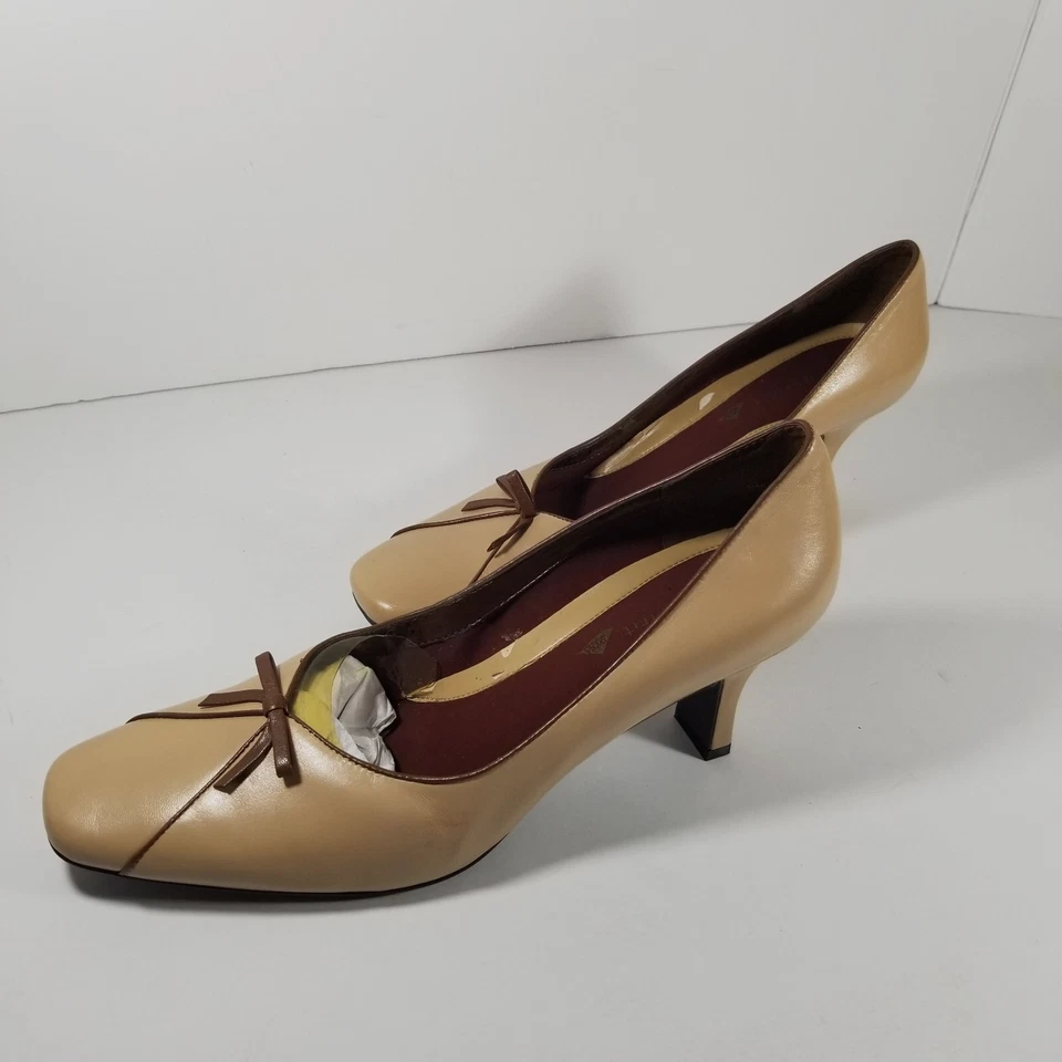 Easy Spirit Zapatos Mujer’s 9M Beige Marrón Lazo Cuero Gatito Tacones Foto 1 de 4