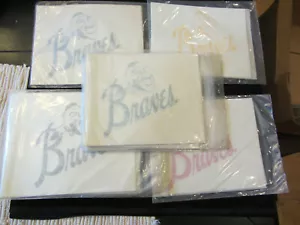9 TEAM THROWBACK LOGO BRAVES Vintage 70er Jahre Aufbügeln T-Shirt Transfers volle Größe NOS - Bild 1 von 1