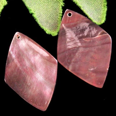 2Pcs 29x20x3mm Natural Gray Shell Rhombus Pendant Bead H92099 - Image 1 of 2