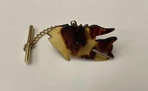 VINTAGE TORTOISE SHELL FISH SHAPE TIE TAC MEASURES 1-1/4” WIDE - Picture 1 of 4