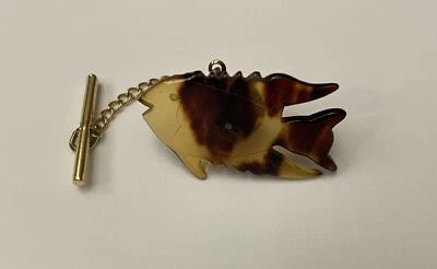 VINTAGE TORTOISE SHELL FISH SHAPE TIE TAC MEASURES 1-1/4” WIDE - Image 1 of 4