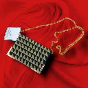NEW Shiraleah Trina Black Gold Abstract Crossbody Envelope Bag Purse Chain Strap - Picture 1 of 8