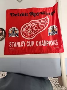 DETROIT RED WINGS------1997 STANLEY CUP CHAMPIONS AUTOFLAGGE und Pin - Bild 1 von 3