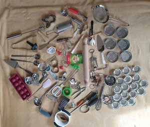 LOTE DE TRABAJO KITCHENALIA, GADGETS, UTENSILIOS, LATAS PARA HORNEAR, CORTADORES - Imagen 1 de 14
