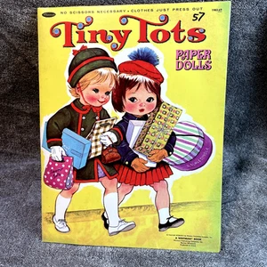 Whitman Tiny Tots Paper Dolls 1967 eine Puppe viel Kleidung & Spielzeug - Junk Journal - Bild 1 von 14