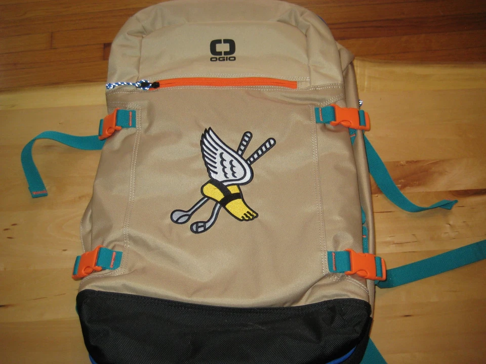 全新 Ogio Weekender 棕褐色 可扩展高尔夫行李箱 背包 旅行包 带翼脚 — 第 1/4 张图片