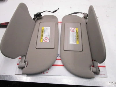 1998 - 2005 年林肯镇汽车 R+L 遮阳板 - 灰色宝石原始设备制造商 — 第 1/4 张图片