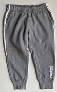 Pantalones deportivos Adidas para niños jóvenes talla M grises entrepierna de 3 rayas 23 pulgadas - Imagen 1 de 3