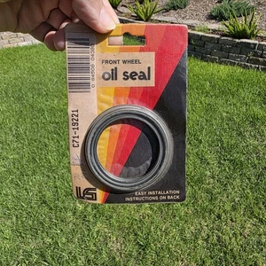 Sello de aceite de rueda delantera L&S Products C71-19221 1970-1978 Ford Mustang - Imagen 1 de 2