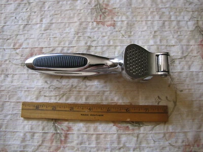 PRENSA DE AJO - METAL RESISTENTE MUY BUEN ESTADO - Sin marca con agarre antideslizante Foto 1 de 4