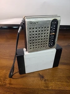 Vtg Sony Solid State Radio TFM-3750W AM/FM Portable Transistor Radio. WORKS! - Picture 1 of 15