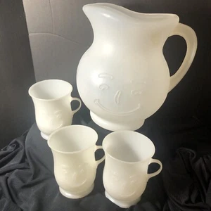Vintage Retro 80s Kool Aid Man Plastic Pitcher & 3 Cups Set 2 Quart Capacity - Picture 1 of 6