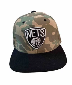Brooklyn Nets Baloncesto NBA Mitchell & Ness Ajustado Nylon Gorra Sombrero Talla 7 3/8 Camuflaje - Imagen 1 de 9