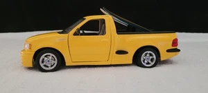 MAISTO 1:21 Ford SVT F-150 YELLOW LIGHTNING SPECIAL EDITION WITH SURFBOARDS - Picture 1 of 24
