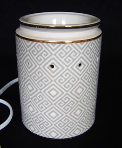 Scentsy Meander Wax Warmer White Gold Trimmed Geometric Design 5" x 3 3/4" - Picture 1 of 7