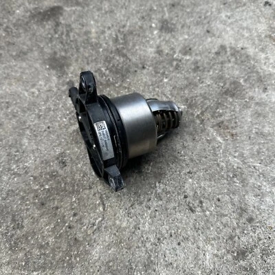 Bentley Porsche Audi  V8 Thermostat 0P2121115 — 第 1/3 张图片