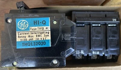 INTERRUPTOR DE CIRCUITO ENCHUFABLE GE, 3 POLOS, 240V, 20A, 3915, THQL32020, LOTE DE 2 Foto 1 de 4