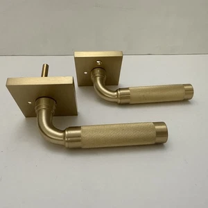 EMTEK 5210US4.RAUS4.KNUS4.RH Privacy-Square Rosette R-bar Knurled - Picture 1 of 9