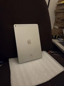 Apple iPad Air 2 A1567 Ohne Display Stuck On LOGO - Bild 1 von 3