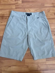 Travis Mathew Shorts Men 30 Khaki Pockets Button Lightweight Outdoors Chino Golf - Picture 1 of 7