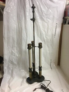 ANTIQUE VINTAGE 3 LIGHT BRASS TABLE LAMP HOLLYWOOD REGENCY - Picture 1 of 4