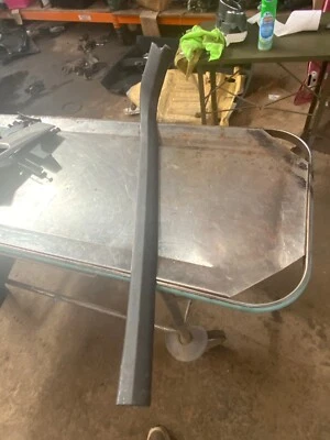 Отделочная пластина порога передней пассажирской двери 12 карат купе GM черное дерево 22816677 - Изображение 1 из 4