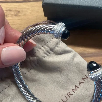 Brazalete David Yurman Plata de Ley 7mm Cable Caramelo Diamantes Negros Foto 1 de 4