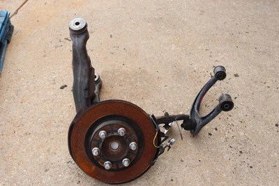 2015-2024 TOYOTA 4RUNNER RWD CUBO DE JUNTA DE EIXO DIANTEIRO DIREITO COM BRAÇOS DE CONTROLE FABRICANTE DE EQUIPAMENTO ORIGINAL - Imagem 1 de 4