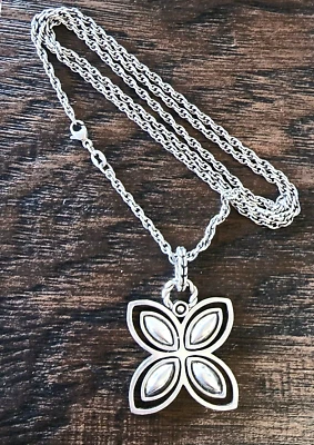 John Hardy Kawung Flor Colgante en Collar Cadena 24" 19,8 Gramos Foto 1 de 4