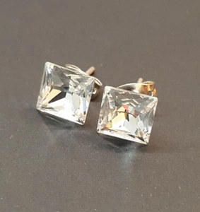 Un paio di orecchini con cristalli Swarovski. Acciaio 316 L - Foto 1 di 4