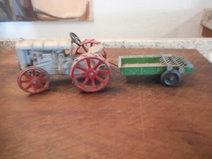 Original Fordson Die-Cast Farm Tractor Original Paint, 1940's with Spreader - Picture 1 of 6