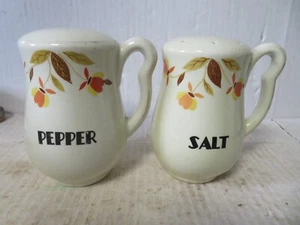 HALL'S JEWEL TEA AUTUMN LEAF HANDLED SALT & PEPPER SHAKERS NICE - Picture 1 of 7