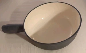 Swissmar Lugano 2-Quart Black Cast Iron Beige Enamel Fondue Pot With Handle - Picture 1 of 4