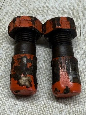 CASE/Ingersoll 222 Tractor Kohler K301 12hp Engine Mower Mule Attachment Studs - Imagem 1 de 3