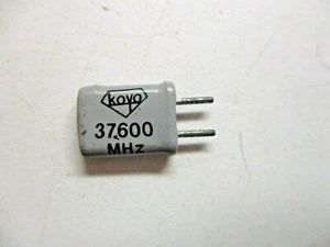 Radio Koyo cristal 37,600 MHz 1 mm / 0,04 po x 6 mm de long x 5 mm fils espacés vintage - Photo 1/2