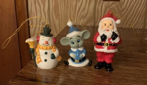 Lote de adornos navideños de plástico duro de Papá Noel, muñeco de nieve y ratón años 2000’s - Imagen 1 de 9