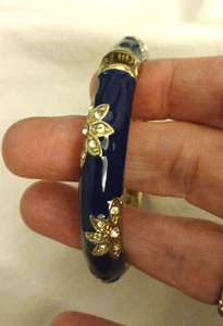 Pulsera brazalete vintage esmaltado azul marino con bisagras detalles diamantes de imitación - Imagen 1 de 3