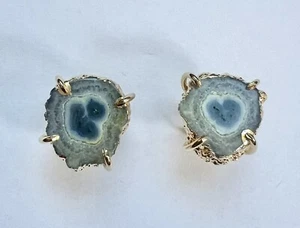 BRAND NEW DRUZY AGATE GEODE GOLD PLATED STUD EARRINGS 0.5" H-7636 - Picture 1 of 3