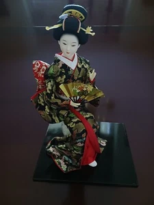 Japanese doll in kimono - Picture 1 of 4