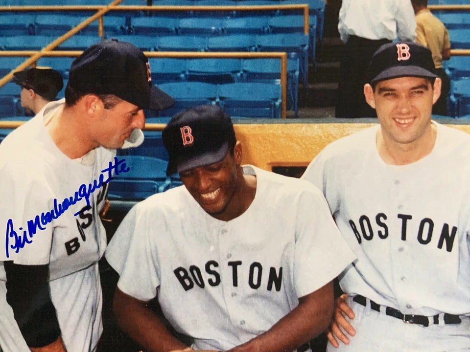 Foto 8x10 firmada por Bill Monboquette de los Medias Rojas de Boston con Earl Wilson Gene Conley certificado de autenticidad Foto 1 de 1