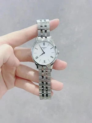 Nuevo reloj para dama Tissot Tradition esfera blanca delgada T063.009.11.018.00 Foto 1 de 4