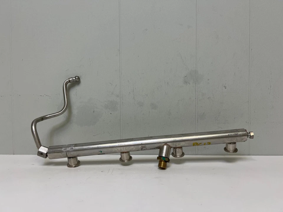 2013-2016 AUDI RS5 4.2L - LEFT FUEL RAIL 079133315AT (MK) Foto 1 de 4