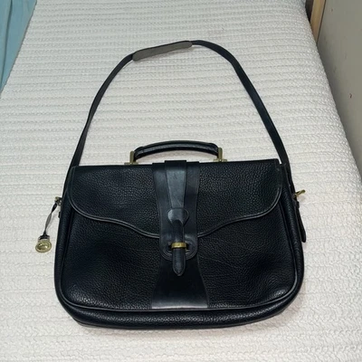 Bolso Dooney & Bourke de cuero negro texturizado con herrajes dorados Foto 1 de 4