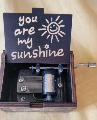 Spieluhr Musicbox hübsch im Karton Melodie  "You are my Sunshine" (2) - Bild 1 von 4