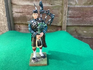 SCULPTURES UK PIPER 4TH BATTALION FIGURE 7 INCHES HIGH - Picture 1 of 5