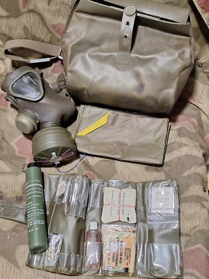 RARITÄT! Komplett Set Gasmaske + Tasche ABC + Zubehör Dekontaminationsmittel BW - Bild 1 von 4